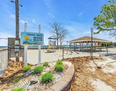 126 Royal Drive - Photo Thumbnail 21