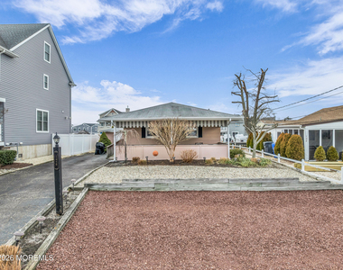 126 Royal Drive - Photo Thumbnail 22
