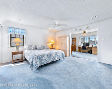 31 Peggy Lane - Photo Thumbnail 19