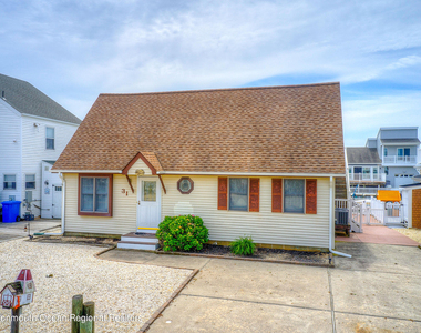 31 Peggy Lane - Photo Thumbnail 1