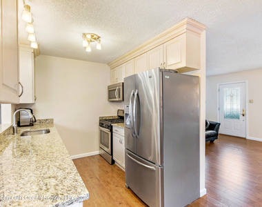 31 Peggy Lane - Photo Thumbnail 5