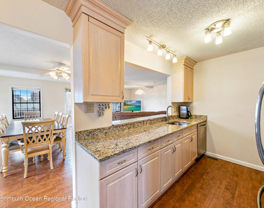 31 Peggy Lane - Photo Thumbnail 4