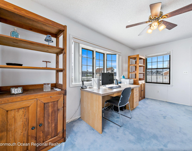 31 Peggy Lane - Photo Thumbnail 23