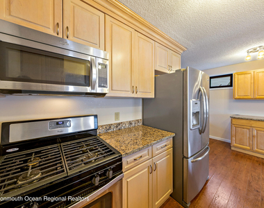 31 Peggy Lane - Photo Thumbnail 6