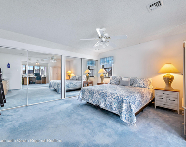 31 Peggy Lane - Photo Thumbnail 21