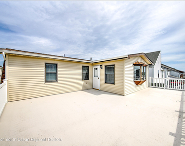 31 Peggy Lane - Photo Thumbnail 24