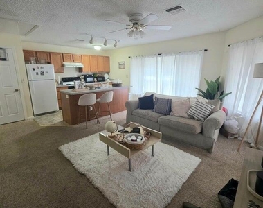 290 N Main Street - Photo Thumbnail 1