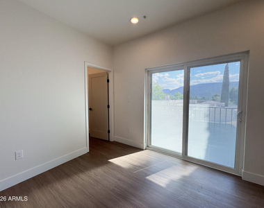 185 Sugarloaf Street - Photo Thumbnail 6