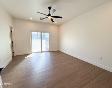 185 Sugarloaf Street - Photo Thumbnail 3