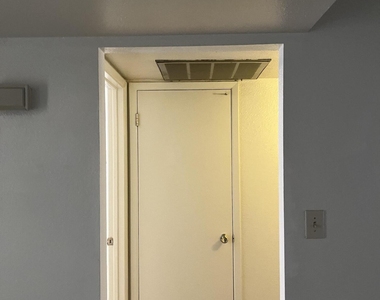 507 E Colgate Drive - Photo Thumbnail 8