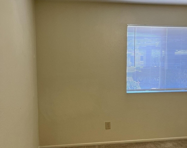507 E Colgate Drive - Photo Thumbnail 10