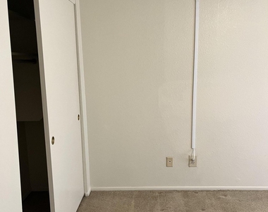 507 E Colgate Drive - Photo Thumbnail 17