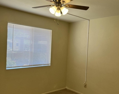 507 E Colgate Drive - Photo Thumbnail 11
