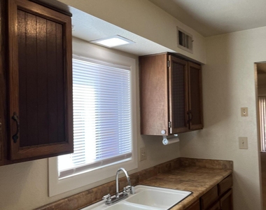 507 E Colgate Drive - Photo Thumbnail 4