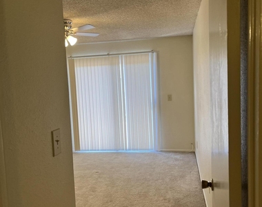 507 E Colgate Drive - Photo Thumbnail 15