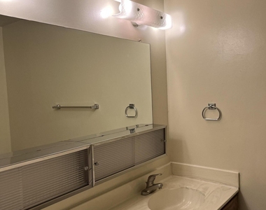 507 E Colgate Drive - Photo Thumbnail 13