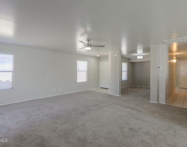 43610 W Bedford Drive - Photo Thumbnail 5