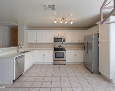 43610 W Bedford Drive - Photo Thumbnail 7
