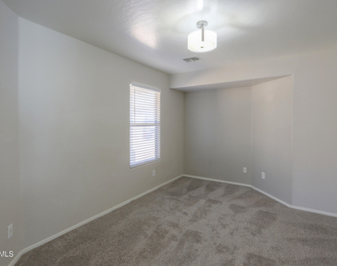 43610 W Bedford Drive - Photo Thumbnail 10