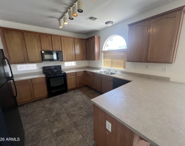 45143 W Woody Road - Photo Thumbnail 15