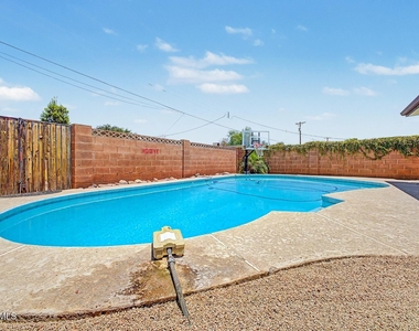 408 E La Jolla Drive - Photo Thumbnail 29