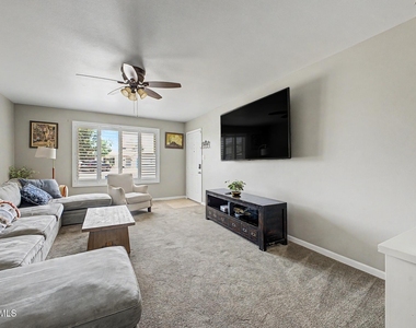 408 E La Jolla Drive - Photo Thumbnail 4