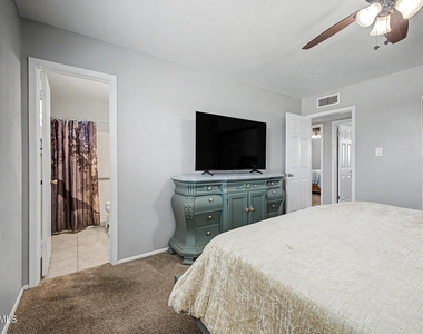 408 E La Jolla Drive - Photo Thumbnail 12