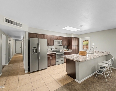 408 E La Jolla Drive - Photo Thumbnail 7