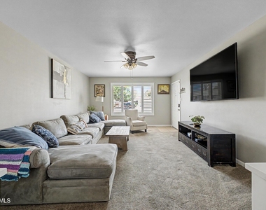 408 E La Jolla Drive - Photo Thumbnail 3