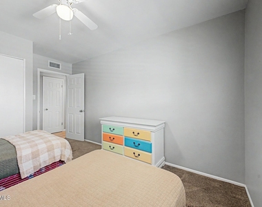 408 E La Jolla Drive - Photo Thumbnail 16