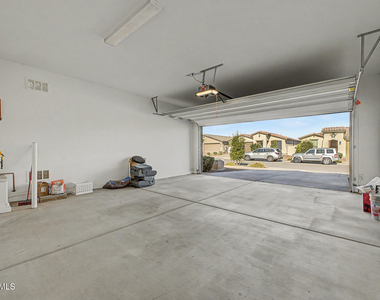 12506 N 174th Drive - Photo Thumbnail 10