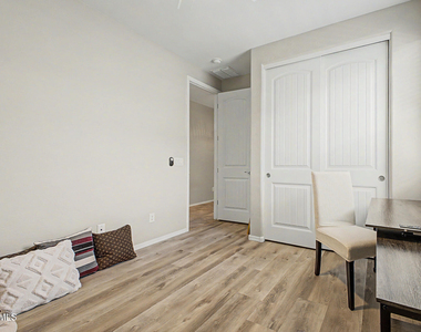 12506 N 174th Drive - Photo Thumbnail 24