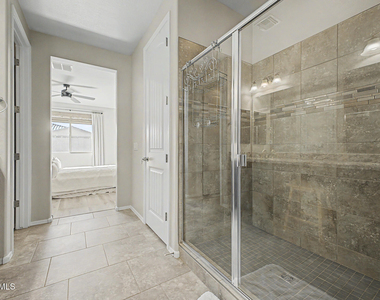 12506 N 174th Drive - Photo Thumbnail 5