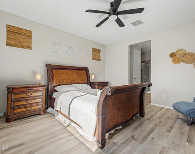 12506 N 174th Drive - Photo Thumbnail 3
