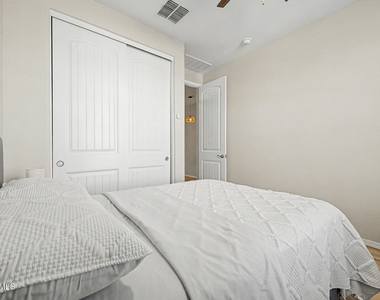 12506 N 174th Drive - Photo Thumbnail 23