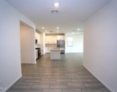 9127 W Minnezona Avenue - Photo Thumbnail 16