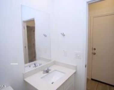 9127 W Minnezona Avenue - Photo Thumbnail 12