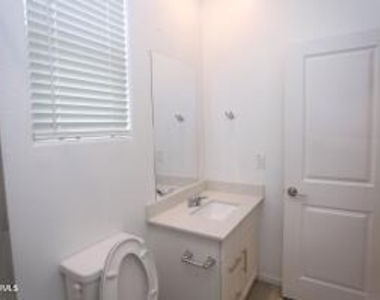 9127 W Minnezona Avenue - Photo Thumbnail 8