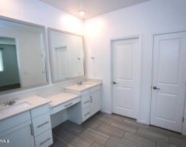 9127 W Minnezona Avenue - Photo Thumbnail 30
