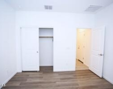 9127 W Minnezona Avenue - Photo Thumbnail 14