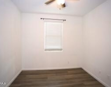 9127 W Minnezona Avenue - Photo Thumbnail 5