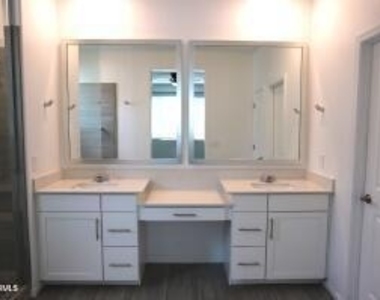 9127 W Minnezona Avenue - Photo Thumbnail 28