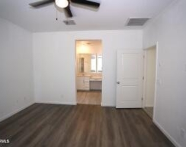 9127 W Minnezona Avenue - Photo Thumbnail 24