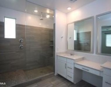 9127 W Minnezona Avenue - Photo Thumbnail 29