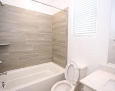 9127 W Minnezona Avenue - Photo Thumbnail 7