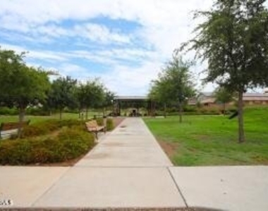 9127 W Minnezona Avenue - Photo Thumbnail 38