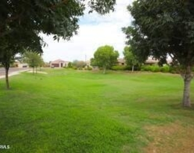 9127 W Minnezona Avenue - Photo Thumbnail 39