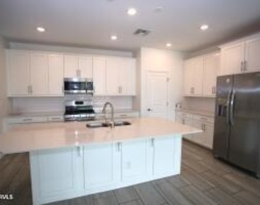 9127 W Minnezona Avenue - Photo Thumbnail 19