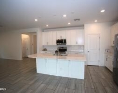 9127 W Minnezona Avenue - Photo Thumbnail 18