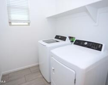 9127 W Minnezona Avenue - Photo Thumbnail 36